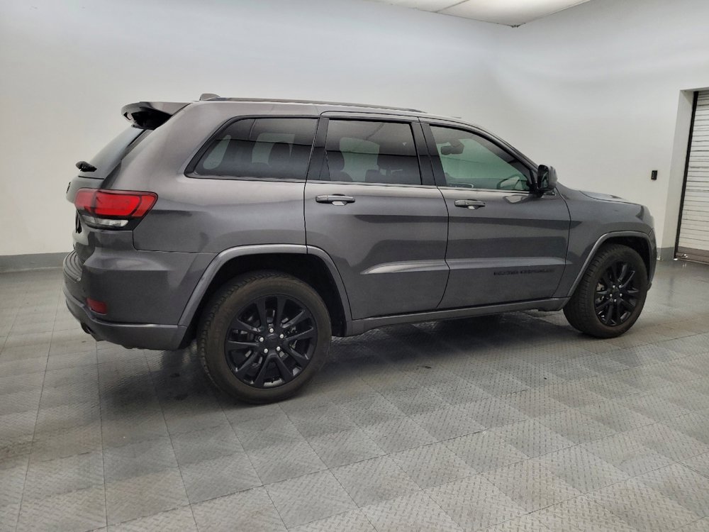 Used 2018 Jeep Grand Cherokee Altitude RWD image 10