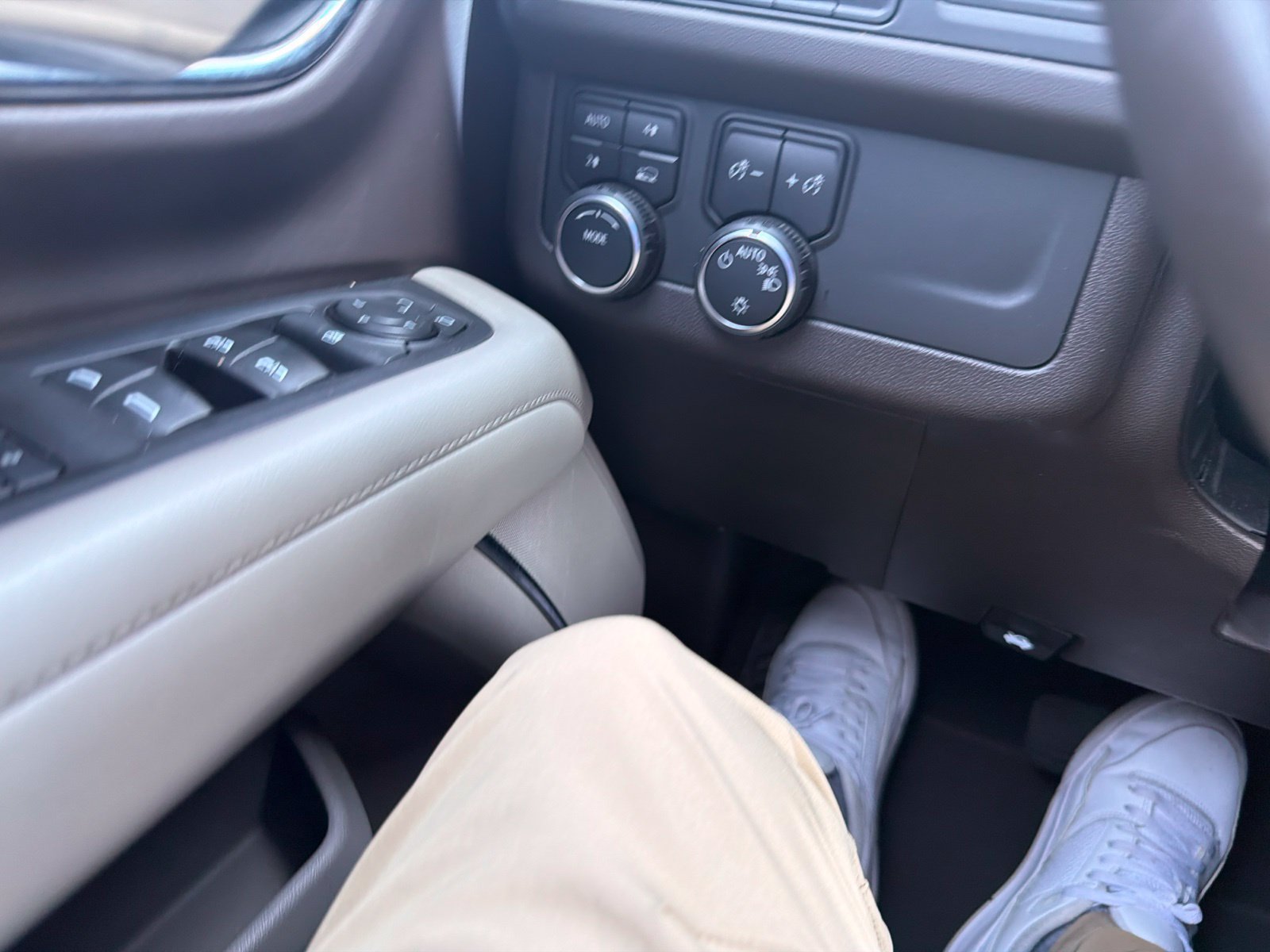 Used 2024 Chevrolet Tahoe LT AWD/4WD image 19