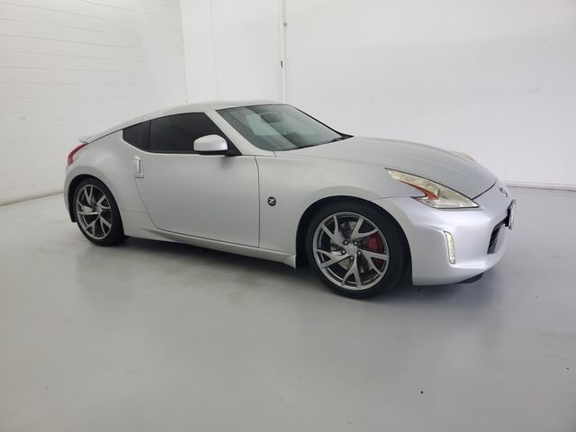 Used 2016 Nissan 370Z w/ Sport Package image 4