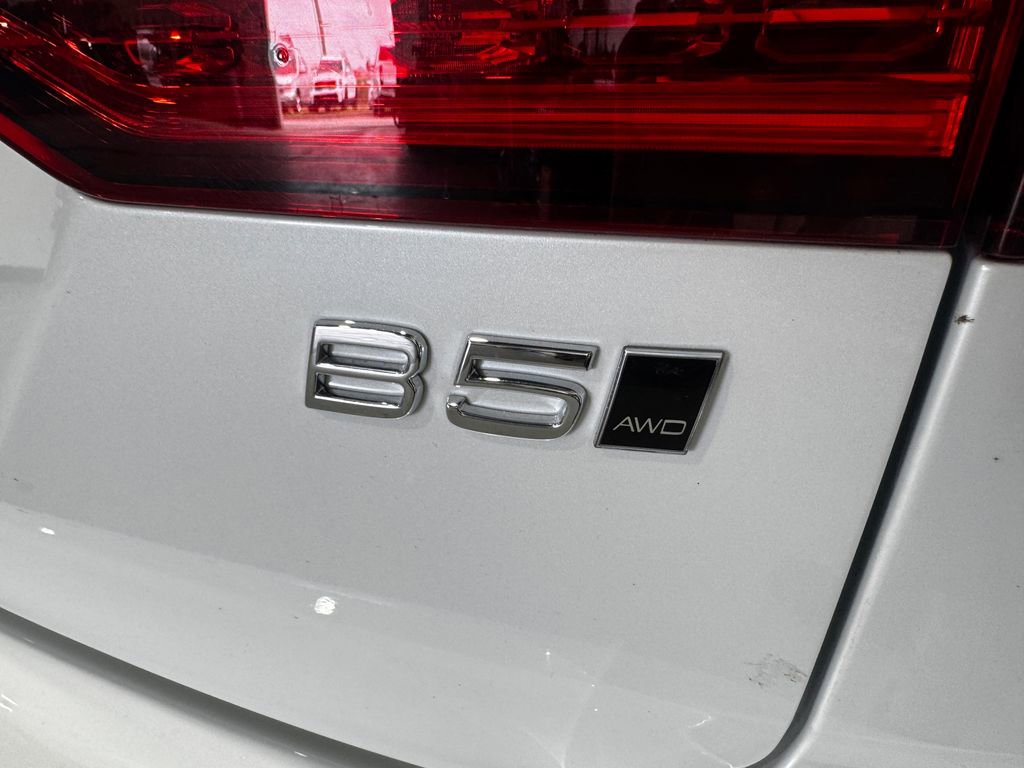 Used 2025 Volvo V60 B5 Cross Country Plus AWD/4WD image 31