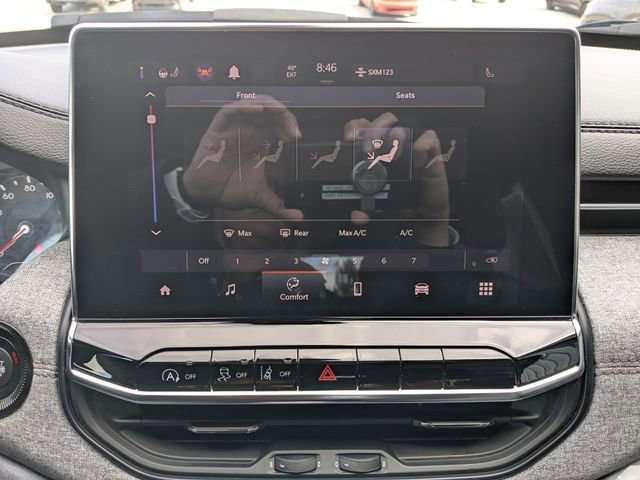 Used 2024 Jeep Compass Latitude AWD/4WD image 5