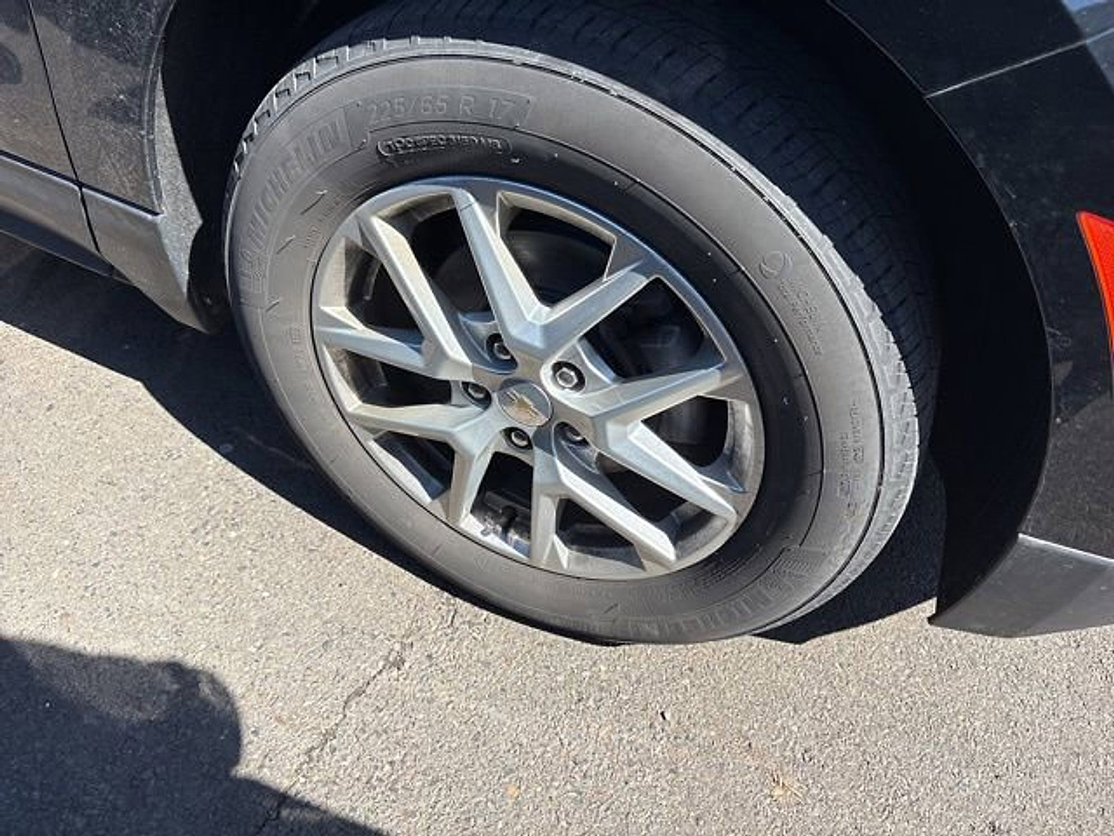 Used 2023 Chevrolet Equinox LS w/ LS Convenience Package image 3