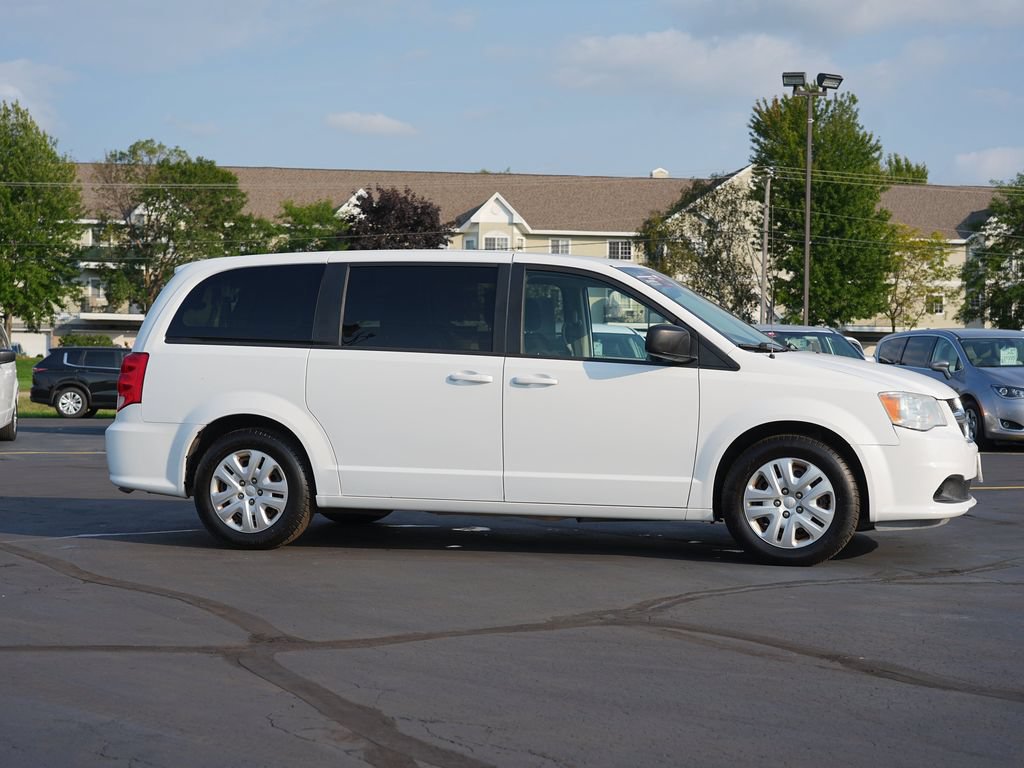 Used 2018 Dodge Grand Caravan SE w/ UConnect Hands-Free Group FWD video 2
