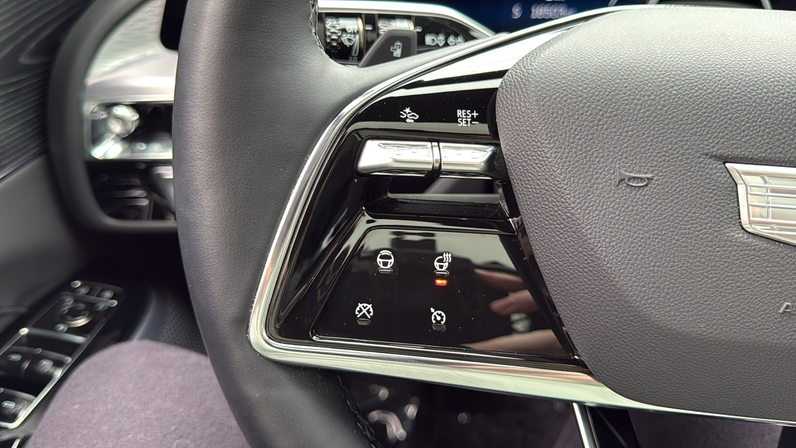 Certified 2024 Cadillac Lyriq Luxury w/ LPO, Floor Liner Package image 15