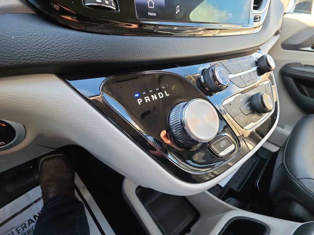 Used 2023 Chrysler Pacifica Touring-L FWD image 19
