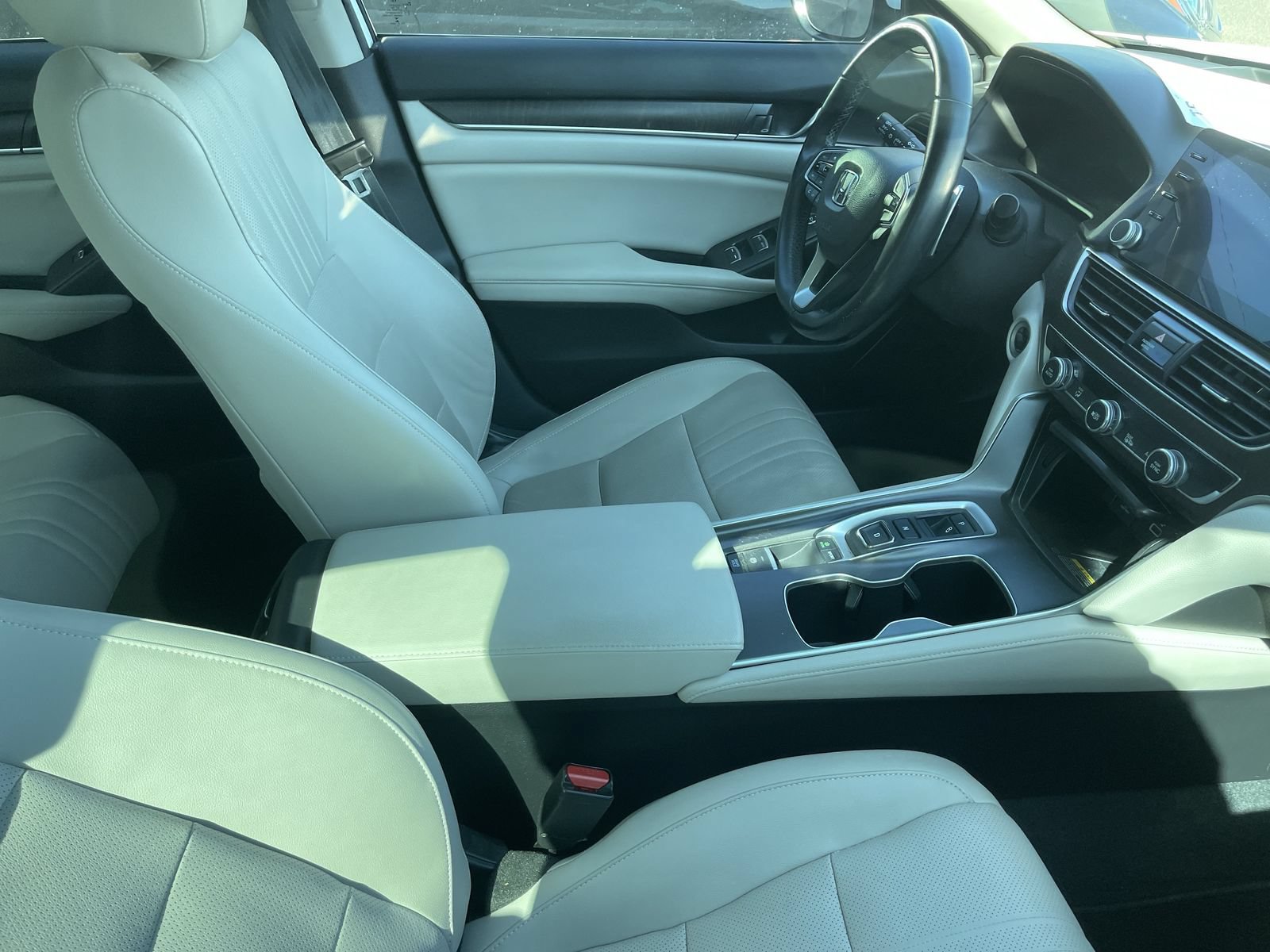 Used 2022 Honda Accord Touring image 9