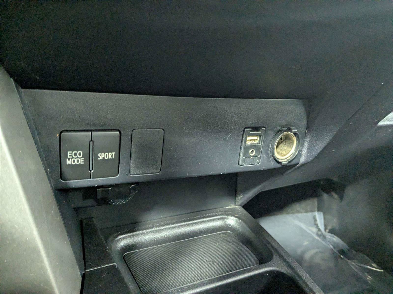 Used 2016 Toyota RAV4 LE image 24