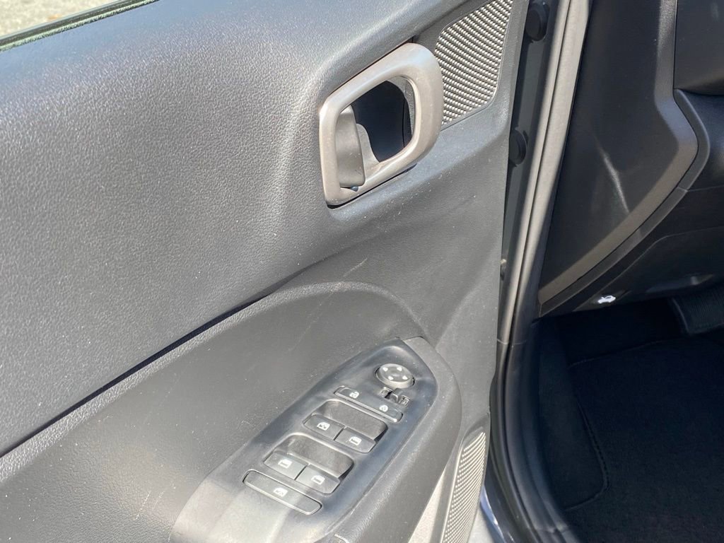 Used 2024 Hyundai Venue SEL image 11