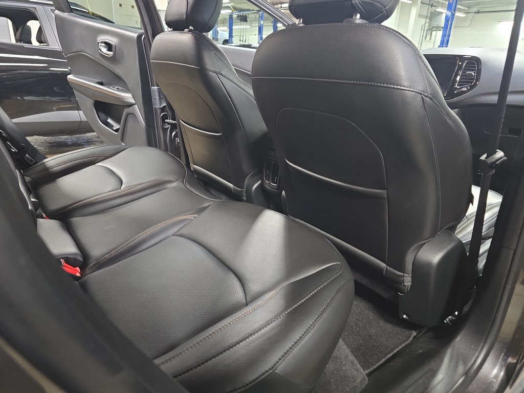 Used 2019 Jeep Compass Limited AWD/4WD image 12