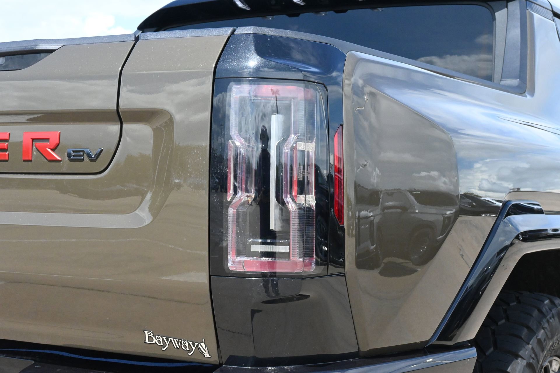 Used 2025 GMC Hummer EV 2X w/ LPO, Sport Package AWD/4WD image 21