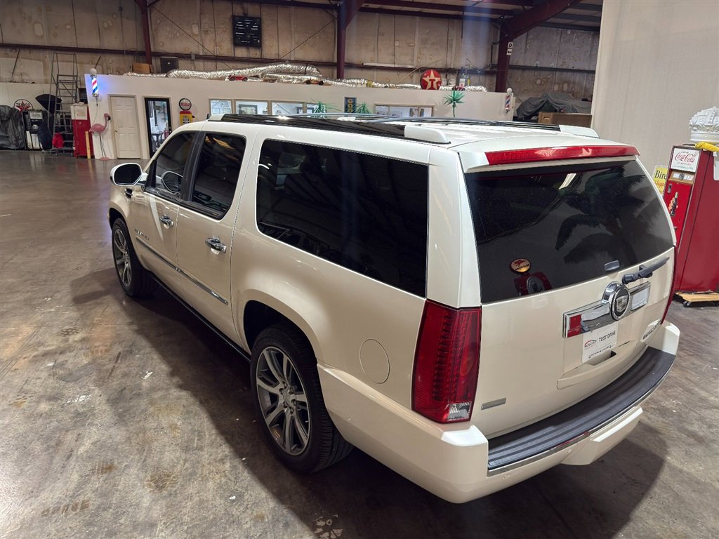 Used 2010 Cadillac Escalade ESV Premium AWD/4WD image 17