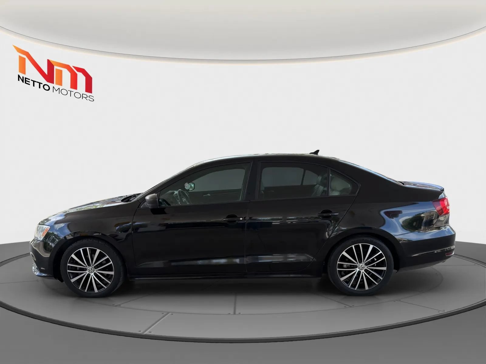 Used 2015 Volkswagen Jetta Sport FWD image 2