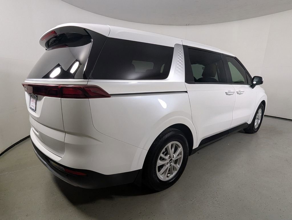 Used 2024 Kia Carnival LX image 7
