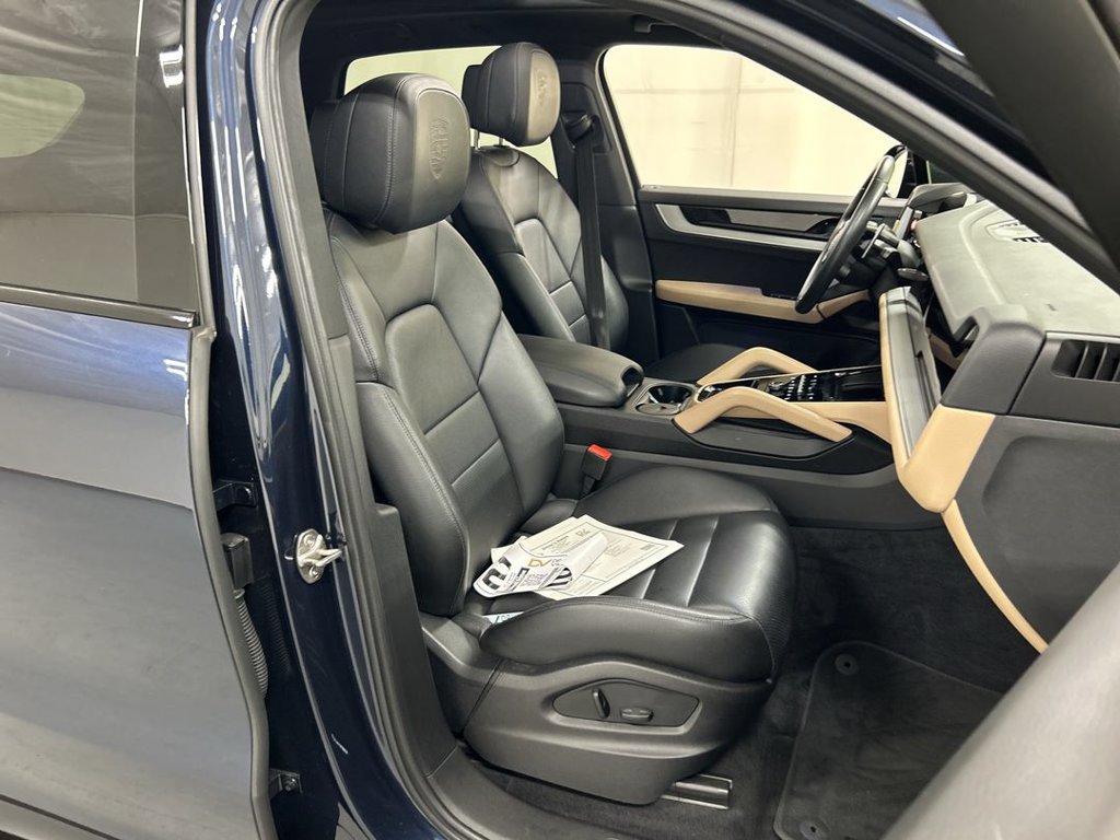 Certified 2024 Porsche Cayenne AWD/4WD image 24