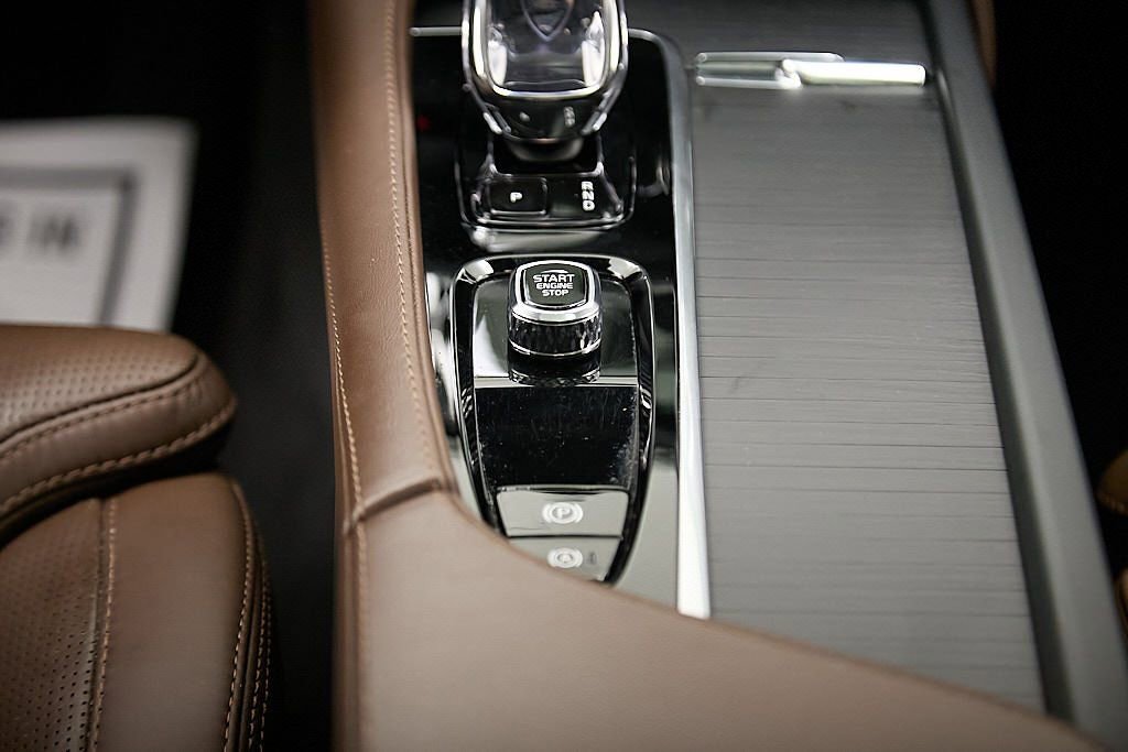 Certified 2024 Volvo XC90 T8 Ultimate w/ Protection Package image 34