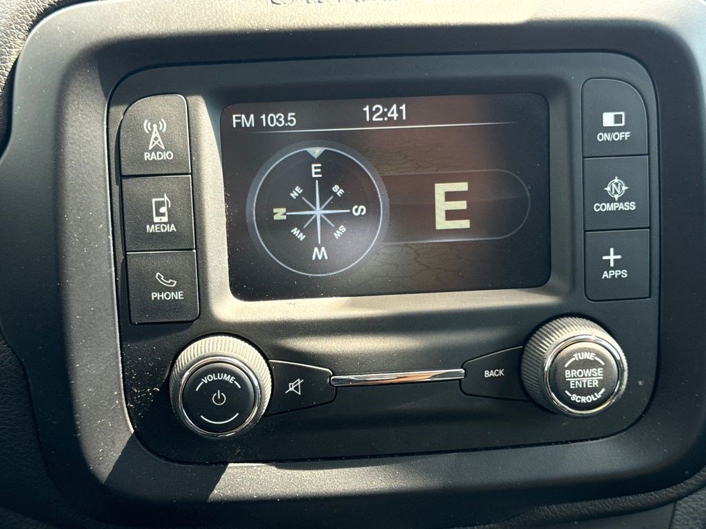 Used 2016 Jeep Renegade Latitude FWD image 27