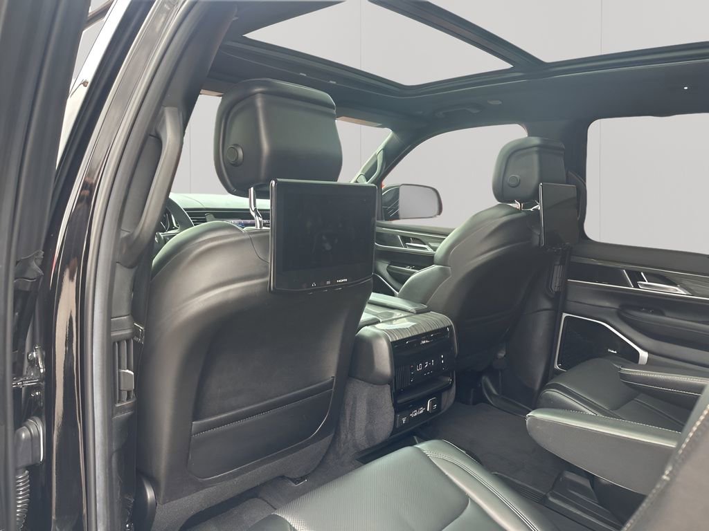 Used 2022 Jeep Wagoneer Series III w/ Premium Group I image 18