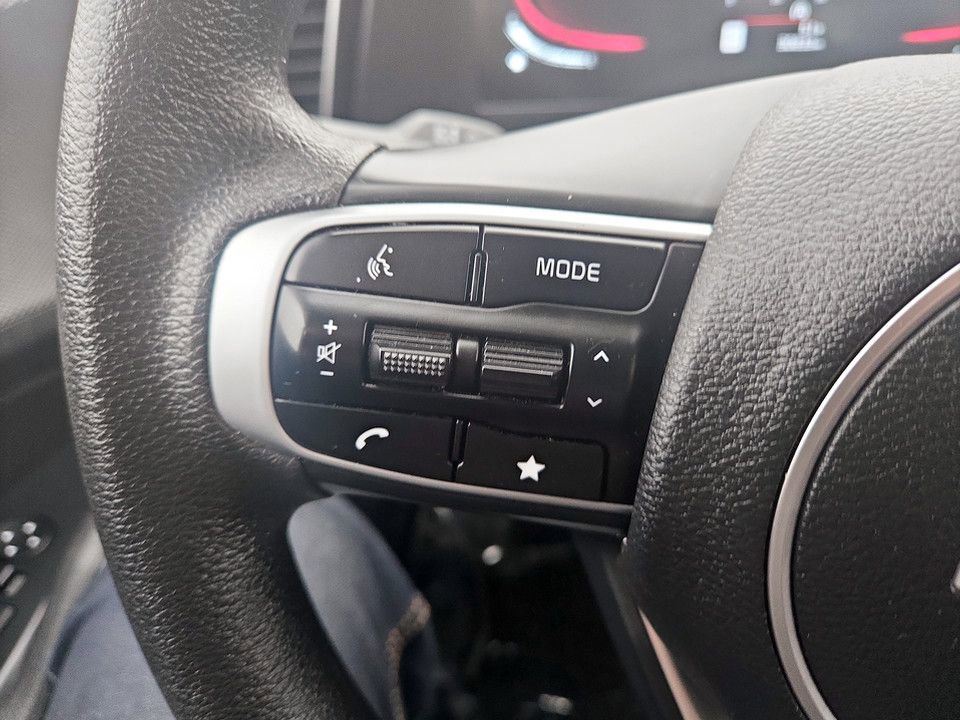 Used 2025 Kia Sportage LX image 18