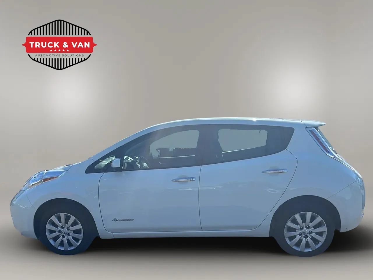 Used 2015 Nissan Leaf S FWD image 6
