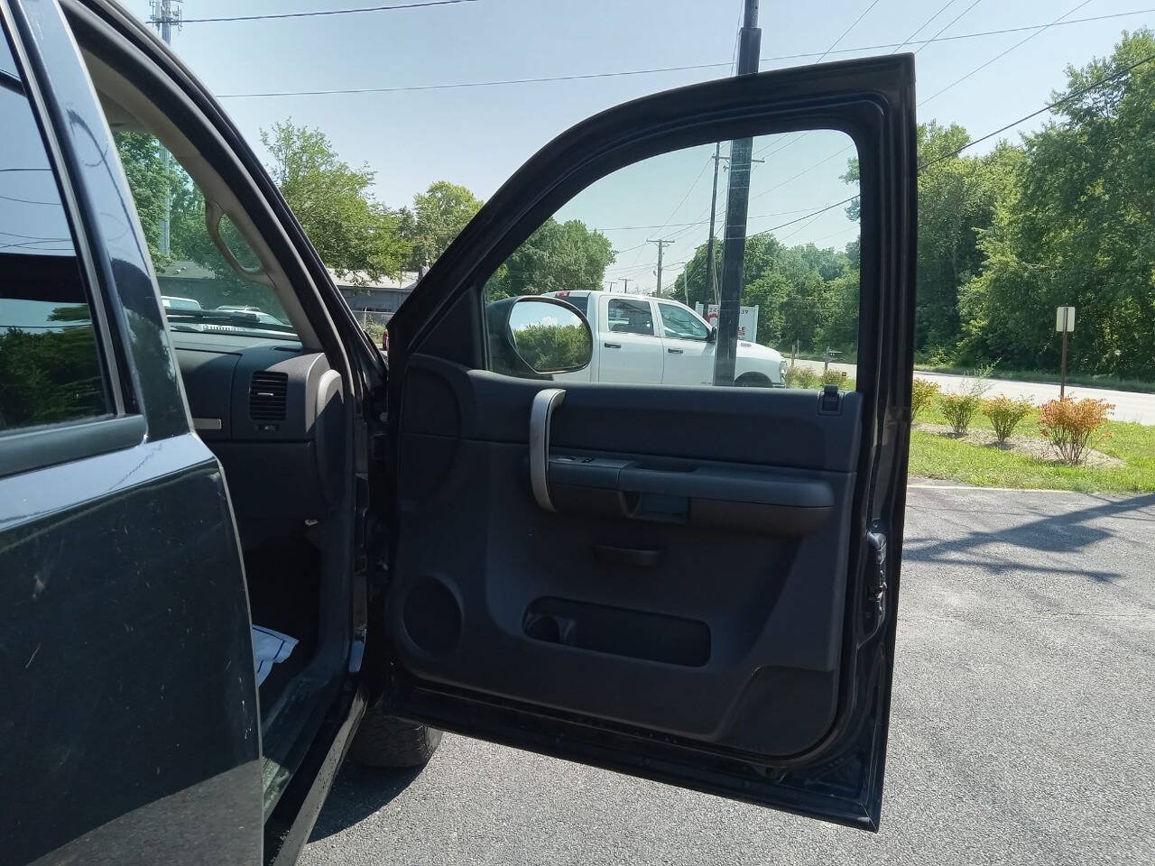 Used 2007 Chevrolet Silverado 1500 LT w/ 1LT Convenience Package AWD/4WD image 13