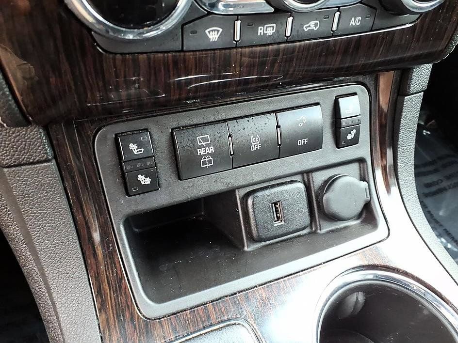 Used 2017 Chevrolet Traverse LT image 31