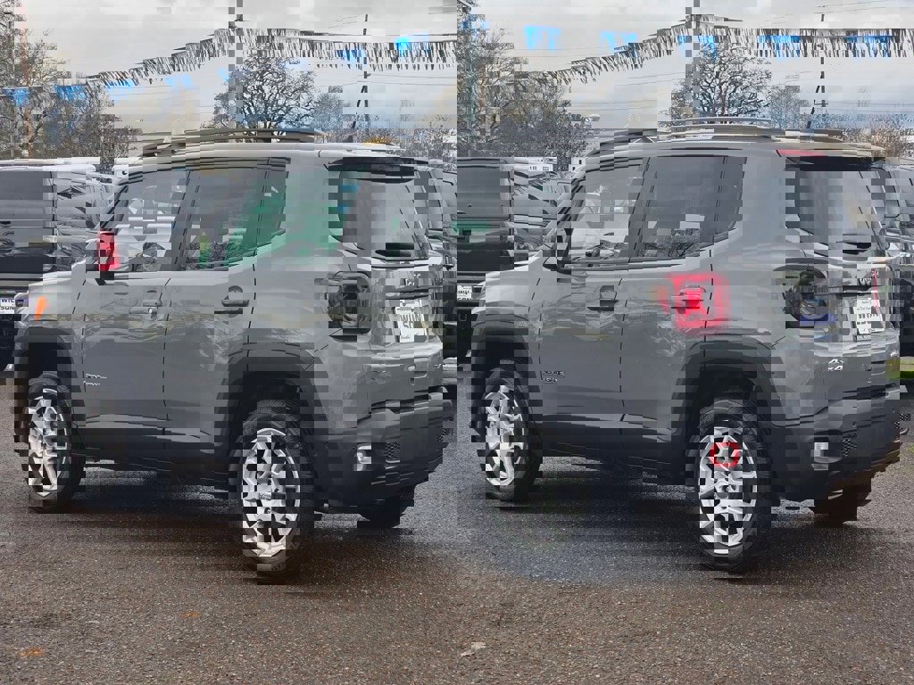 Used 2021 Jeep Renegade Latitude w/ Luxury Group I image 27