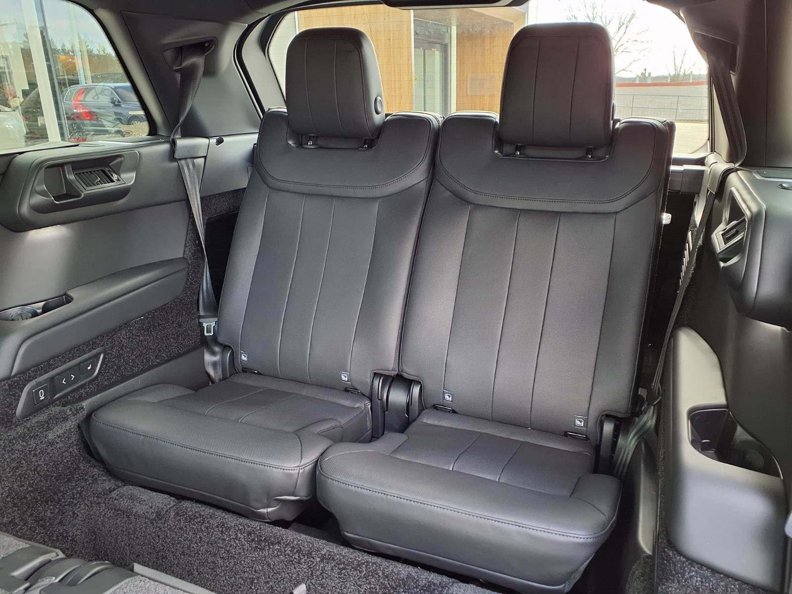 New 2026 Land Rover Range Rover Long Wheelbase SE image 26