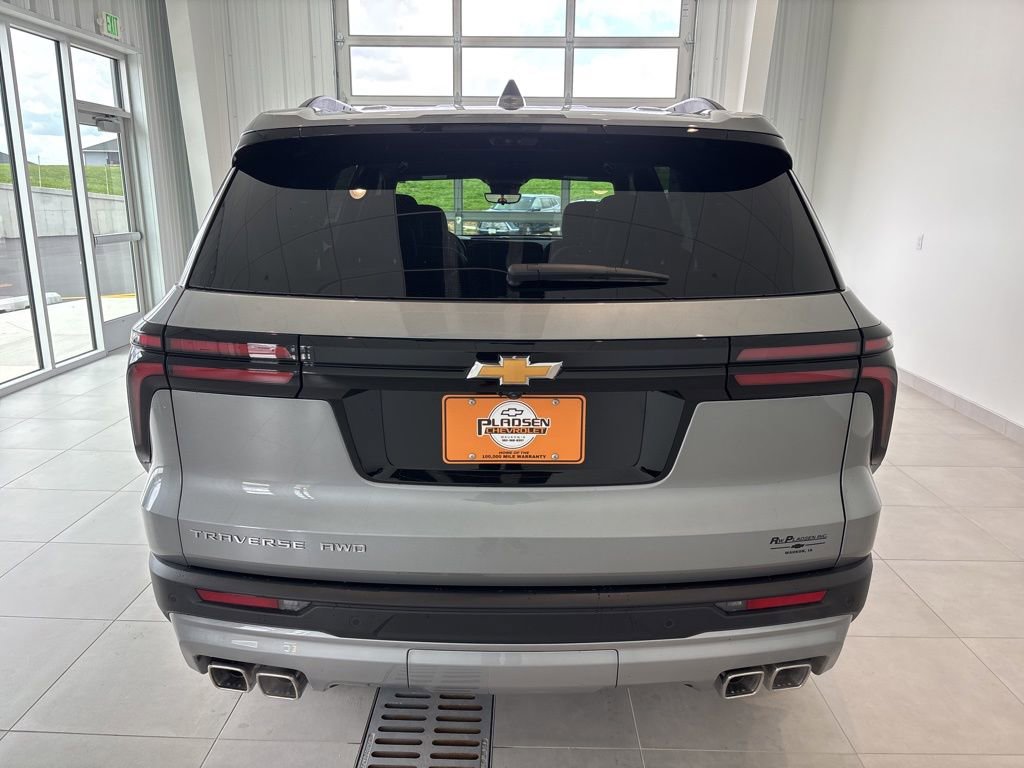 New 2026 Chevrolet Traverse LT w/ Driver Confidence Package AWD/4WD image 3