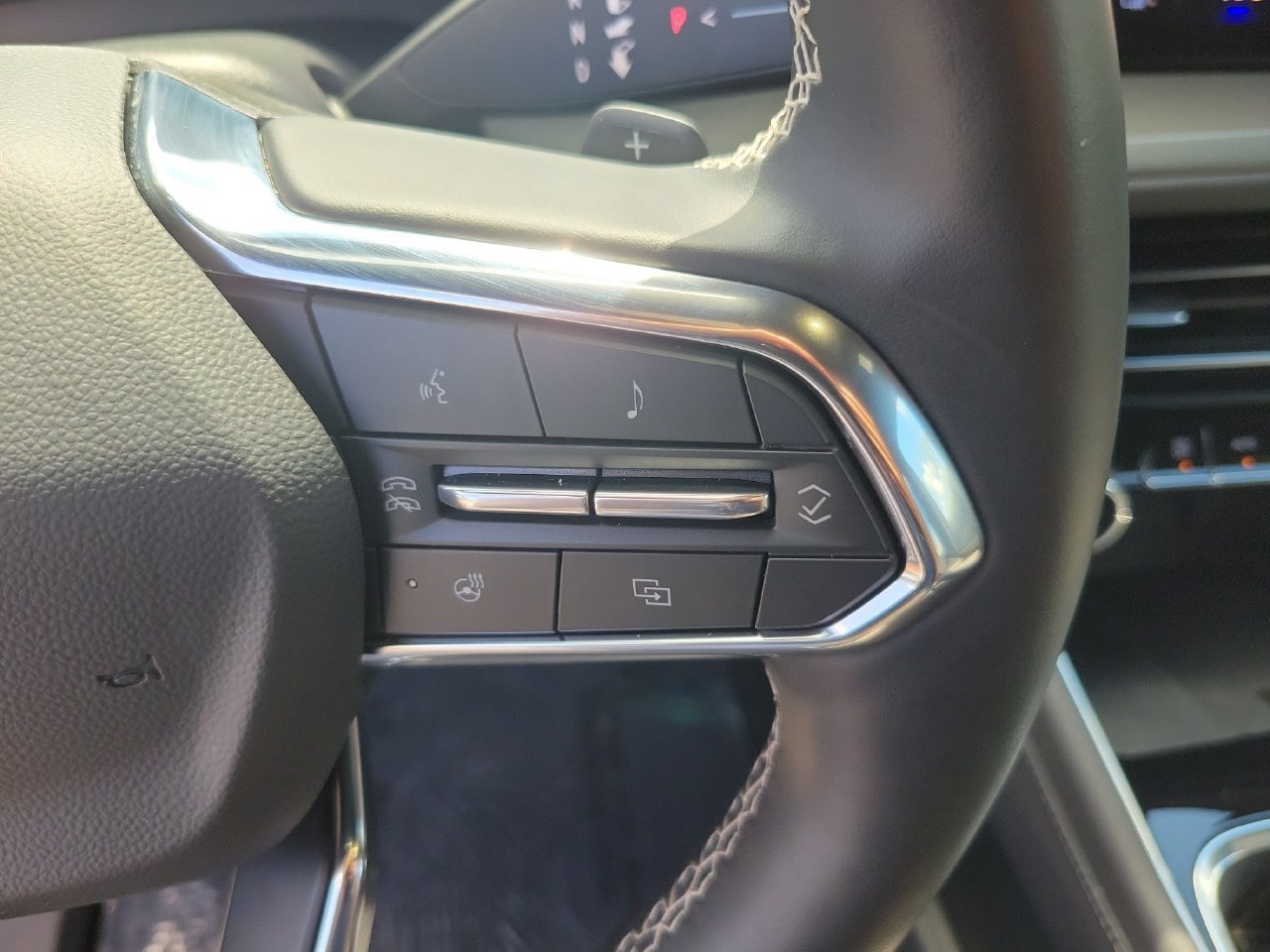 Certified 2026 Chevrolet Traverse LT w/ Driver Confidence Package FWD image 20