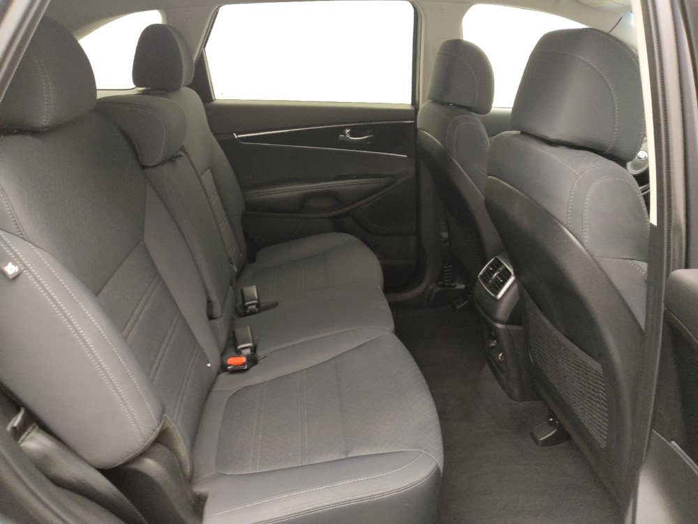 Used 2017 Kia Sorento LX image 19