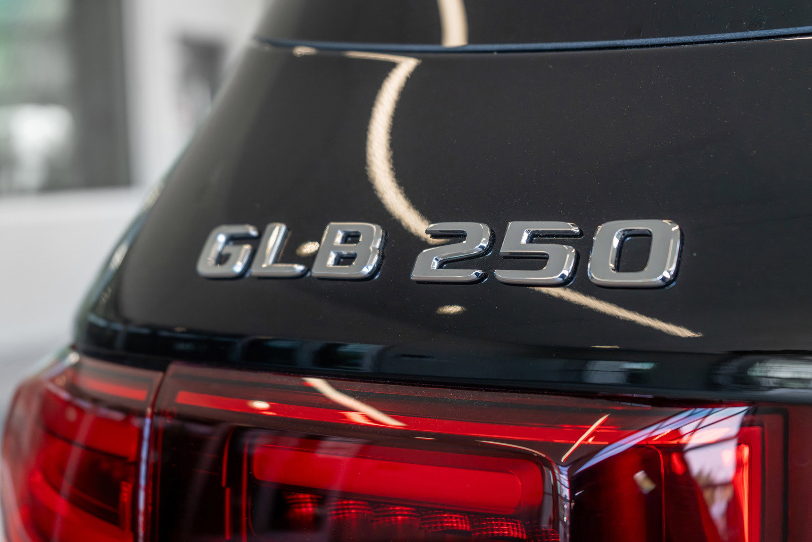 Used 2024 Mercedes-Benz GLB 250 w/ Exclusive Package image 24