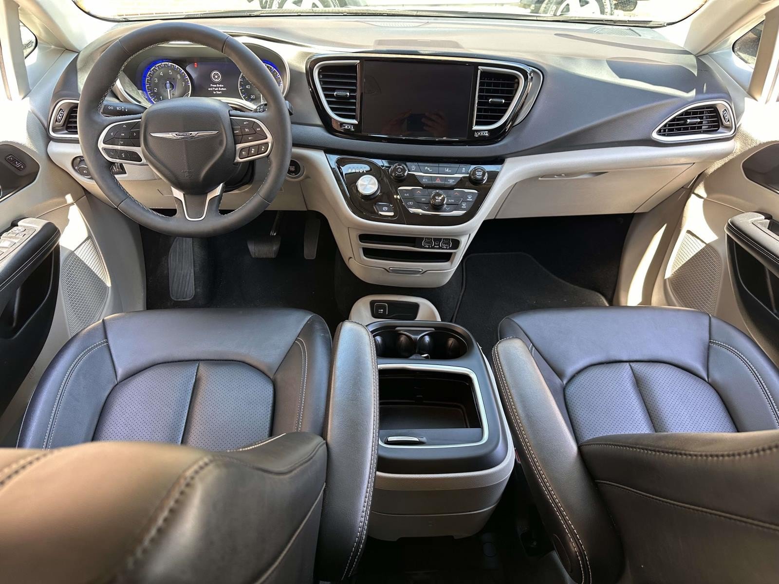 Used 2024 Chrysler Pacifica Touring-L FWD image 18