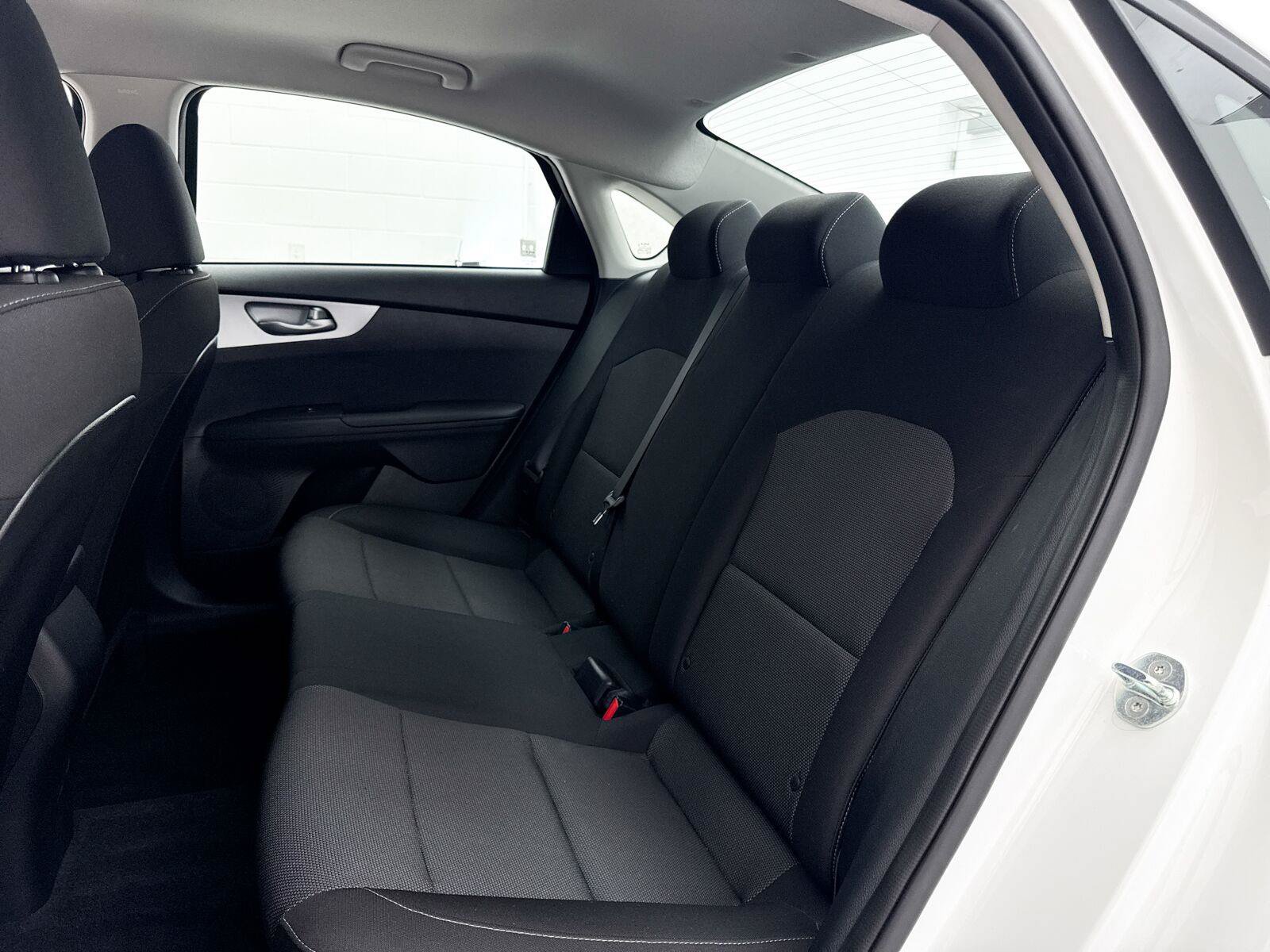 Used 2022 Kia Forte LXS w/ LXS Technology Package FWD image 28