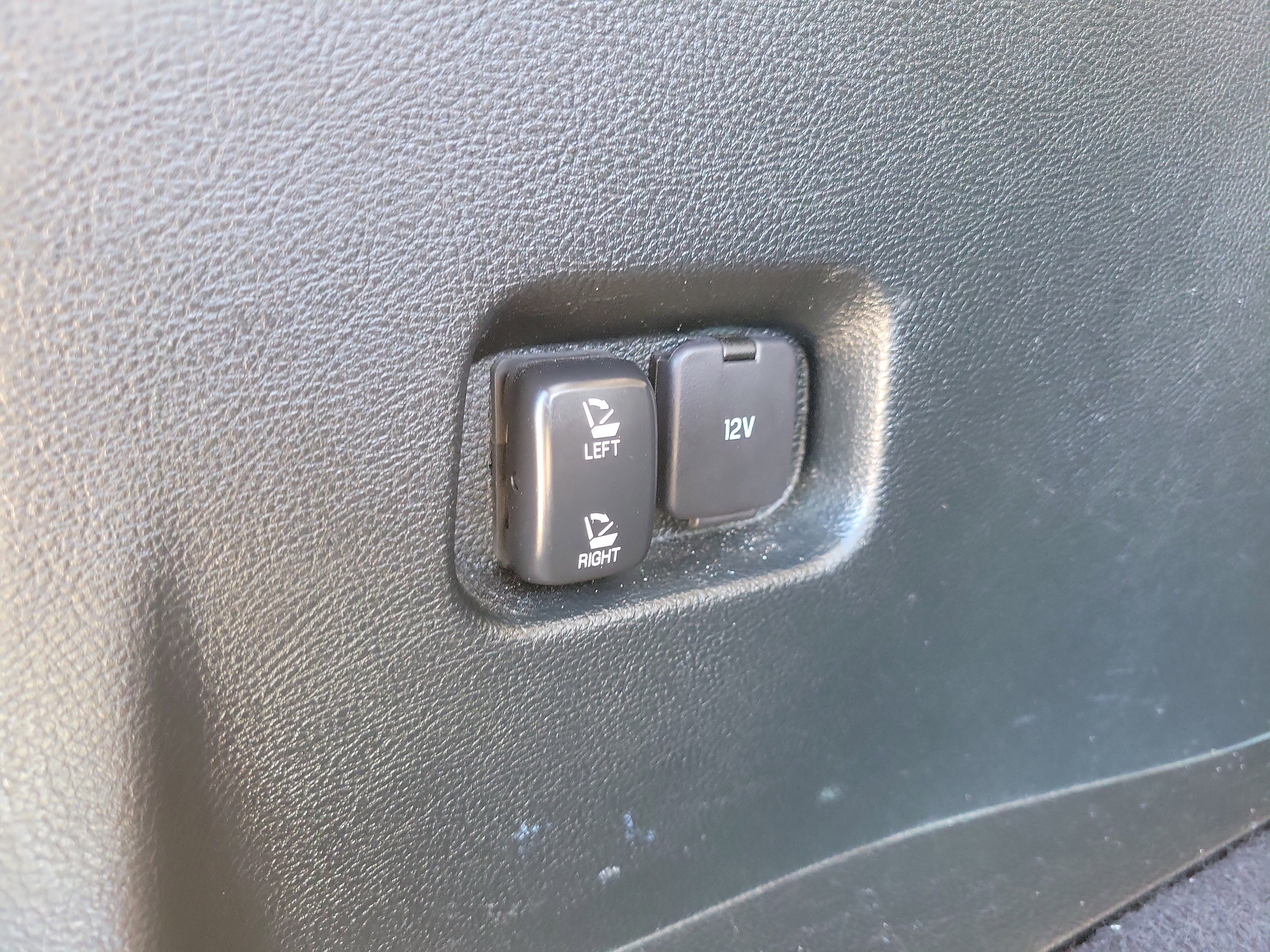 Used 2019 Ford Edge Titanium w/ Equipment Group 301A FWD image 13