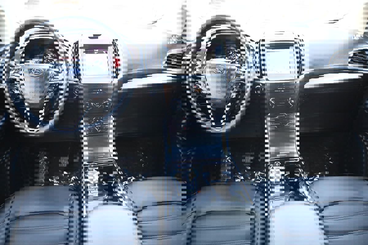 Used 2019 Ford Edge SEL w/ Equipment Group 201A image 19