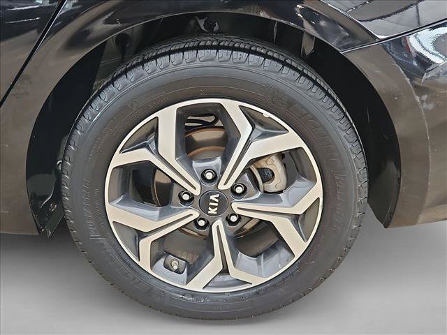 Used 2021 Kia Forte LXS FWD image 17