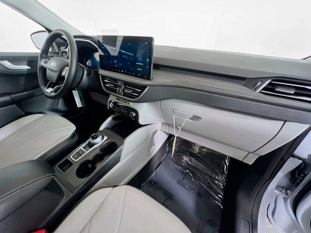 New 2025 Ford Escape SE w/ PHEV Premium Package FWD image 31