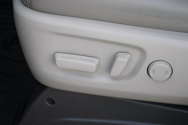 Used 2017 Toyota Sienna XLE Premium FWD image 12
