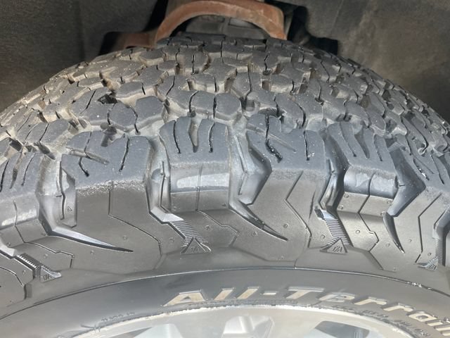 Used 2020 Chevrolet Suburban LT AWD/4WD image 30