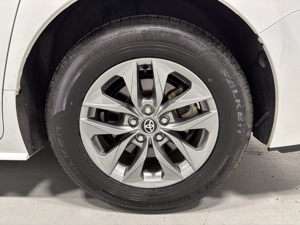 Used 2025 Toyota Sienna XLE AWD/4WD image 66