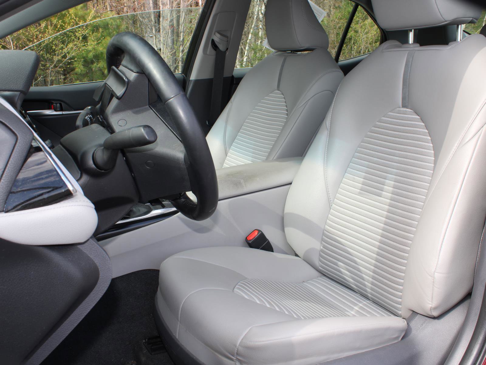 Used 2018 Toyota Camry SE w/ Moonroof Package FWD image 14