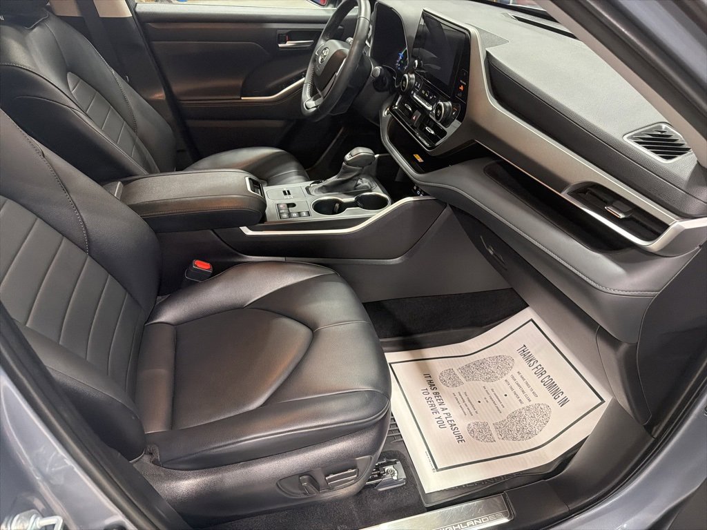 Used 2024 Toyota Highlander XLE image 36