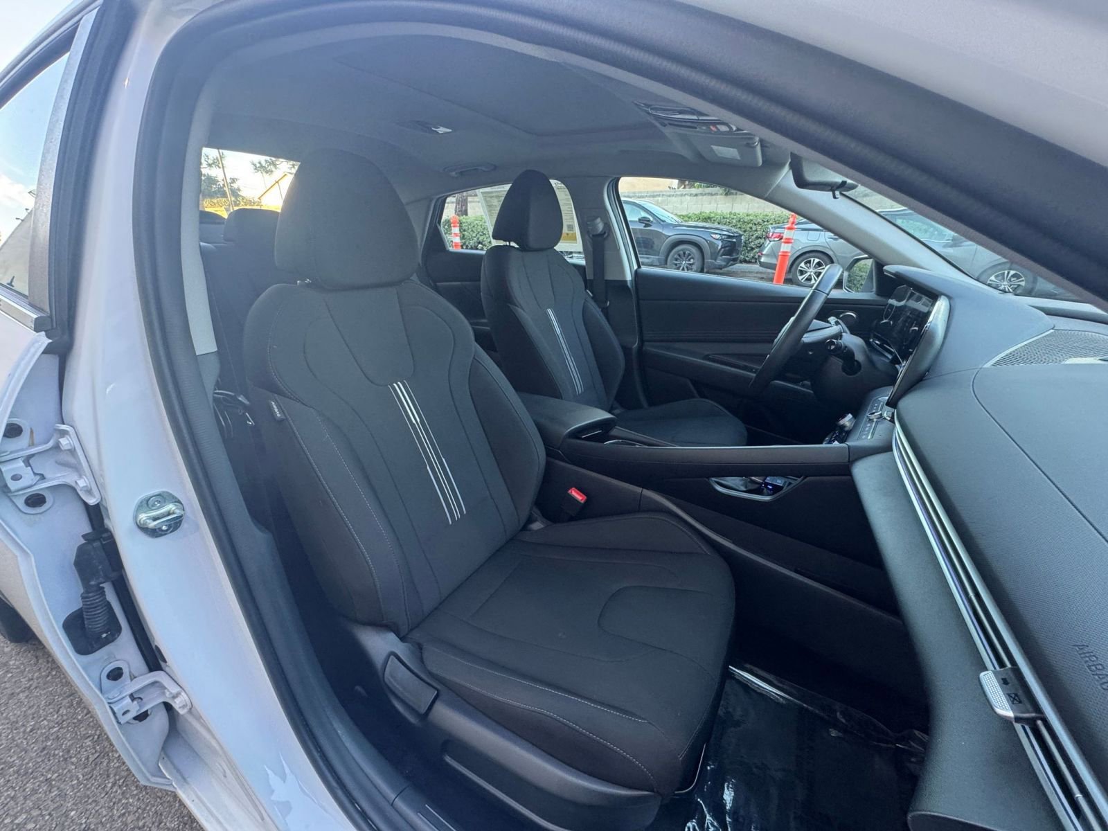 Used 2025 Hyundai Elantra SEL image 37
