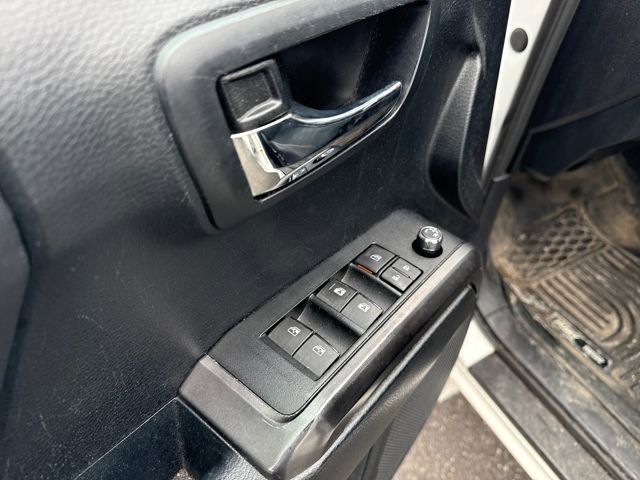 Used 2016 Toyota Tacoma TRD Sport w/ Towing Package image 23