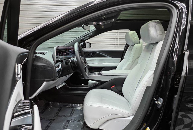 Used 2024 Cadillac Lyriq Luxury RWD image 14