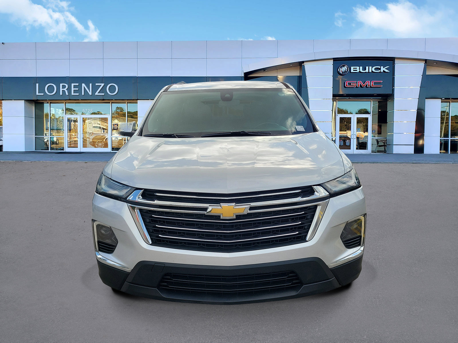 Used 2022 Chevrolet Traverse LT FWD image 2