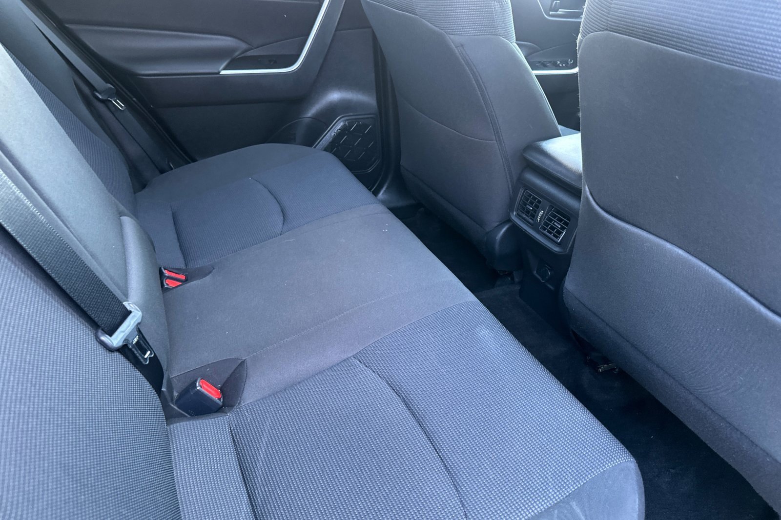 Used 2022 Toyota RAV4 LE image 17