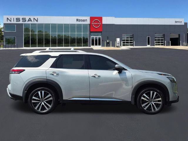 Certified 2025 Nissan Pathfinder Platinum FWD image 2