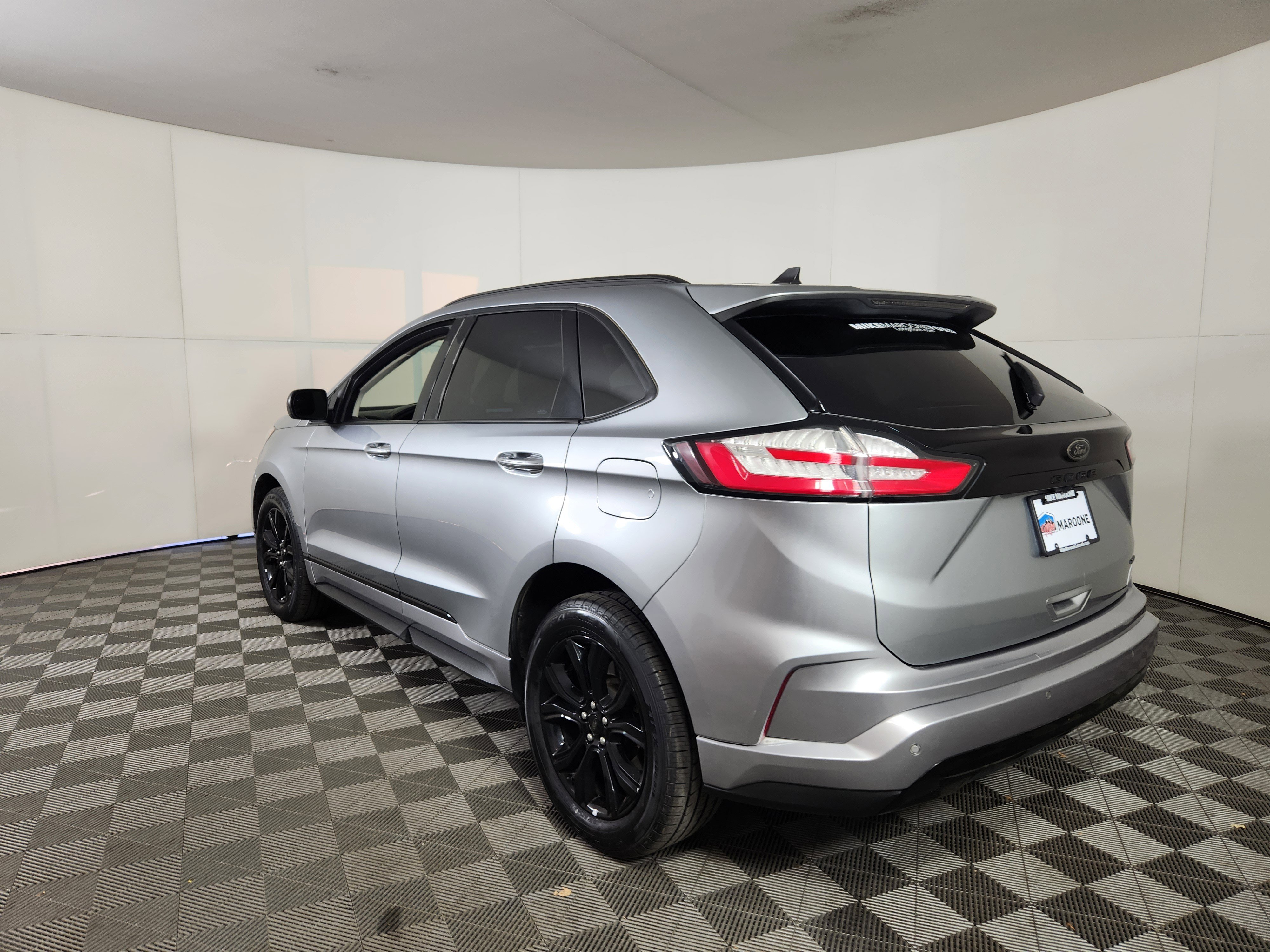Used 2022 Ford Edge SE w/ Black Appearance Package image 5