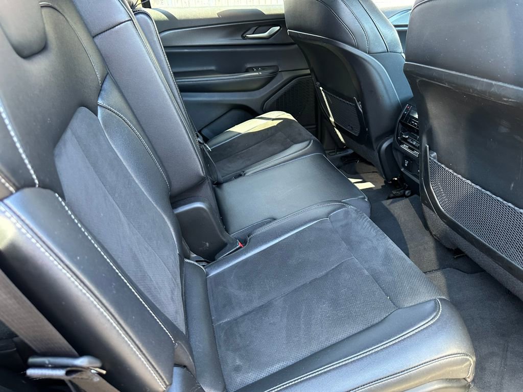 Used 2024 Jeep Grand Cherokee L Laredo AWD/4WD image 22